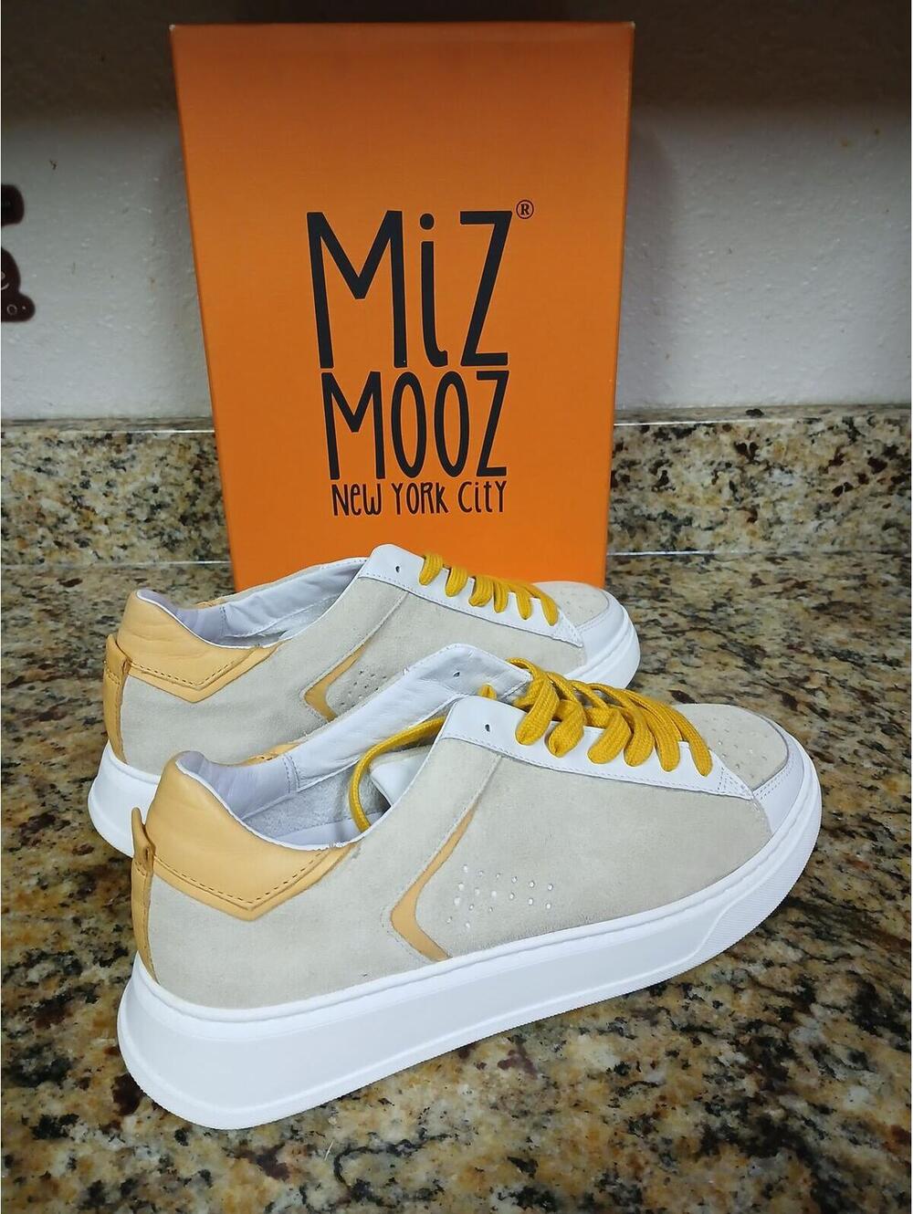 9.5 Men  NWT Miz Mooz Leather Lace Up Sneakers Triston Lemon